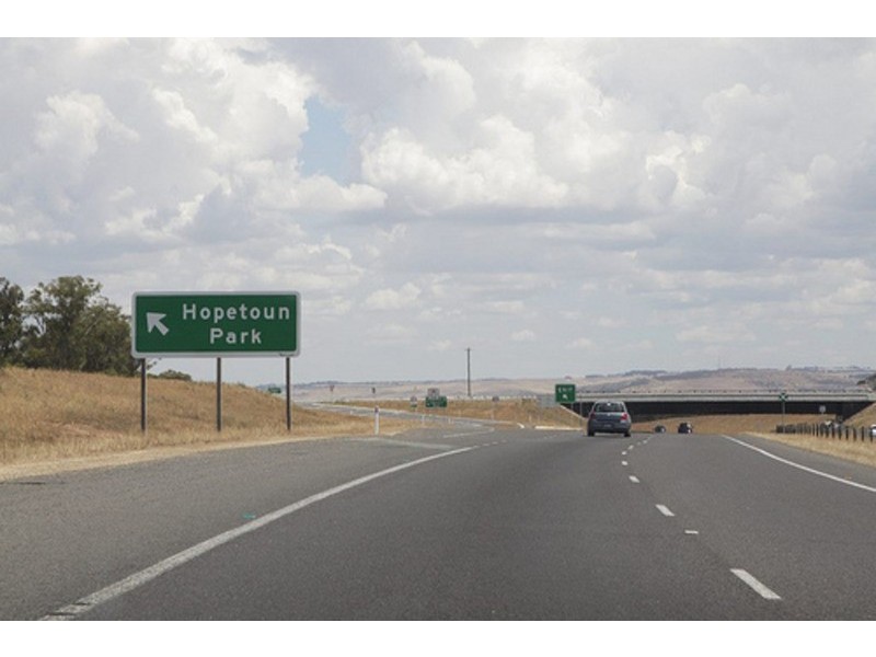 14 Eden Crescent, Hopetoun Park VIC 3340