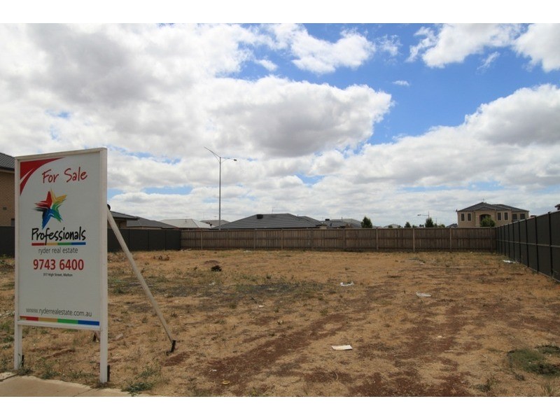 31 Boathouse Drive, Caroline Springs VIC 3023