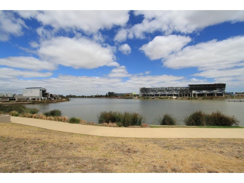 31 Boathouse Drive, Caroline Springs VIC 3023