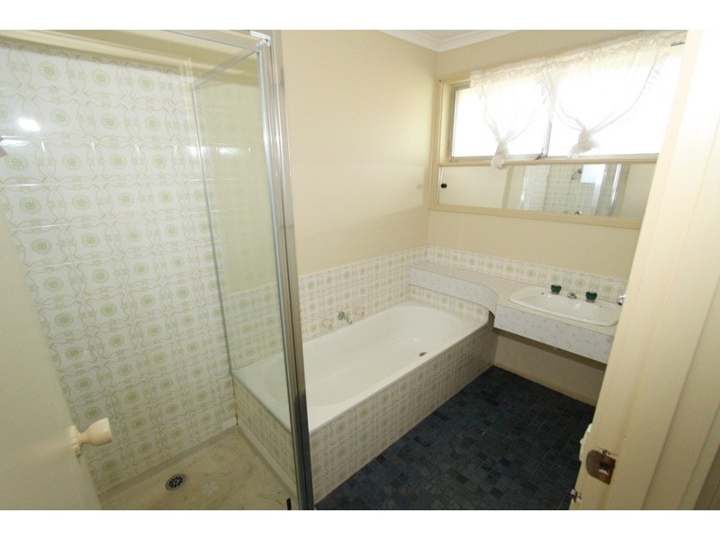 2 Ramona Place, Melton West VIC 3337