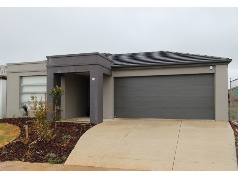 13 Mallow Street, Brookfield VIC 3338