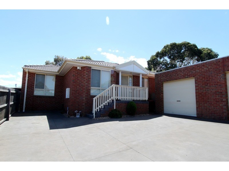 2/11 Palmerston Street, Melton VIC 3337