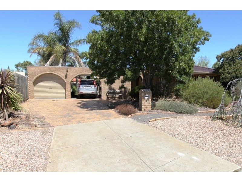 5 Charmaine  Place, Melton West VIC 3337