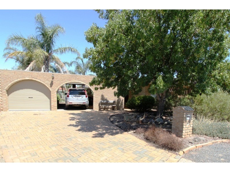 5 Charmaine  Place, Melton West VIC 3337