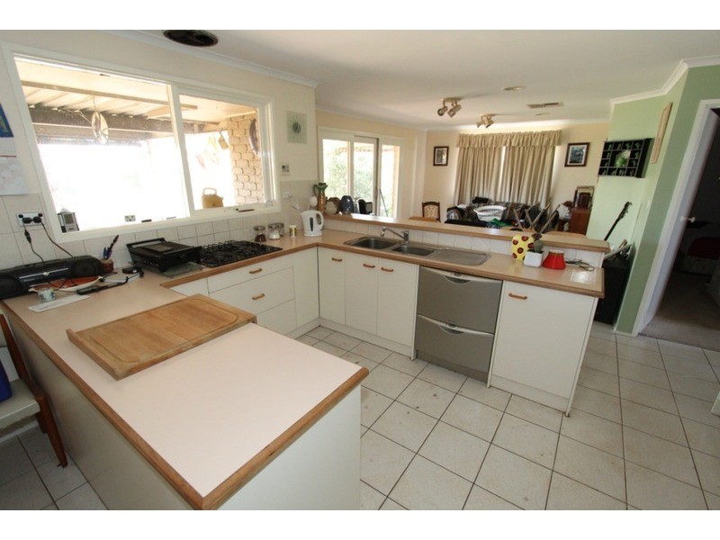 5 Charmaine  Place, Melton West VIC 3337