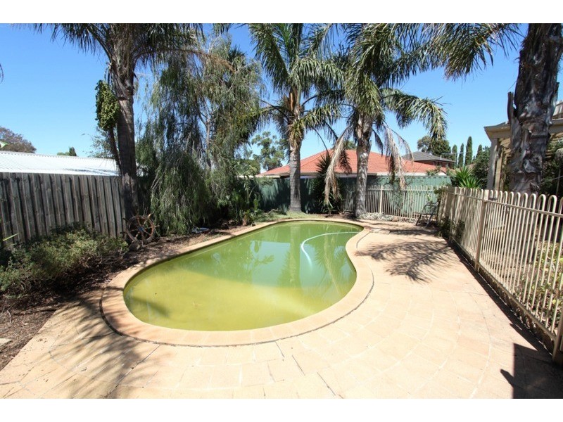 5 Charmaine  Place, Melton West VIC 3337