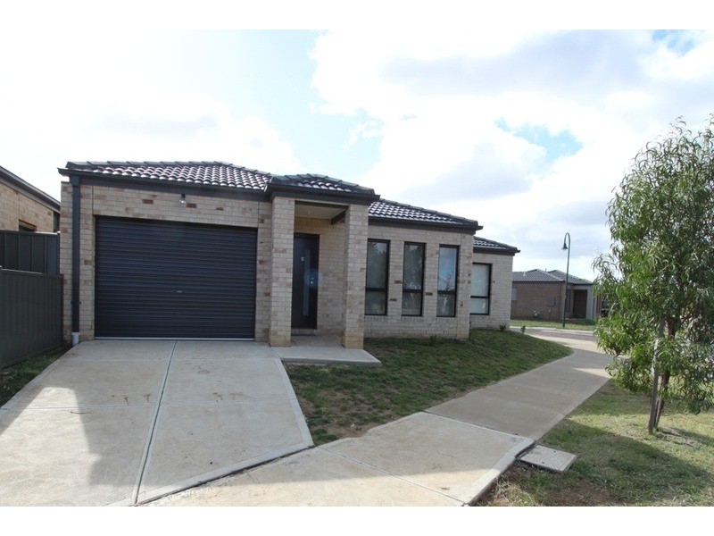 6/21-29 Lakewood  Boulevard, Melton VIC 3337