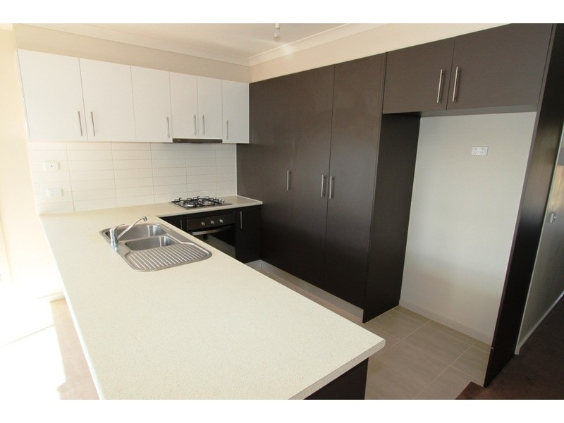 6/21-29 Lakewood  Boulevard, Melton VIC 3337