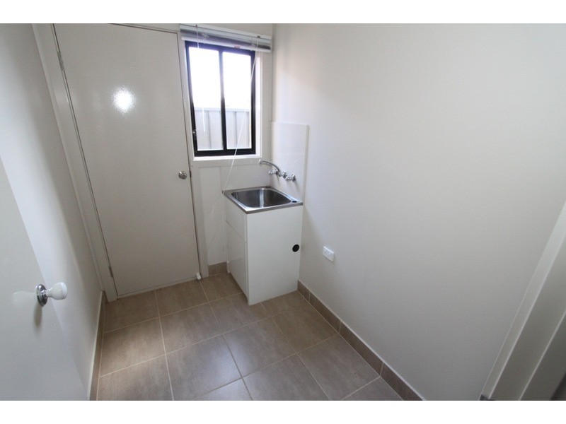 6/21-29 Lakewood  Boulevard, Melton VIC 3337