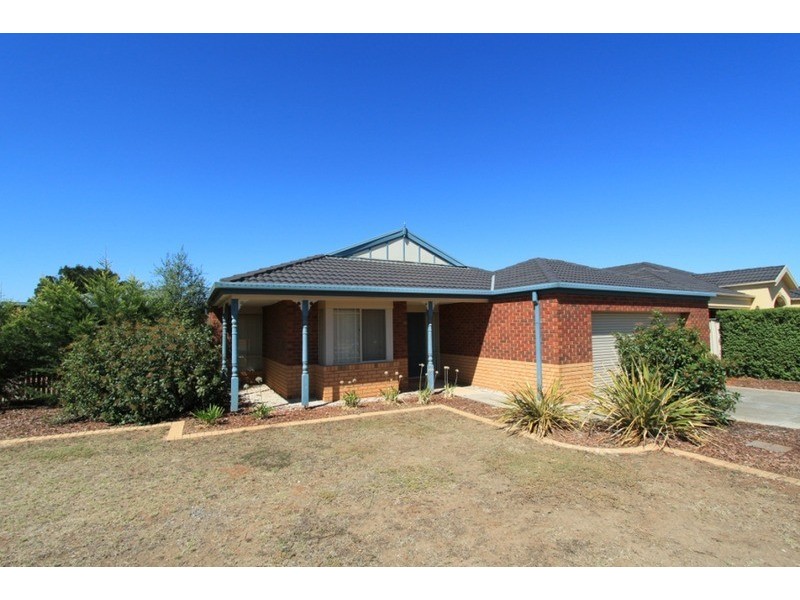 42 Lagarna  Drive, Melton VIC 3337