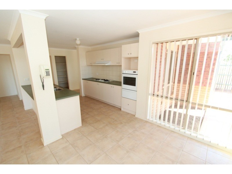 42 Lagarna  Drive, Melton VIC 3337