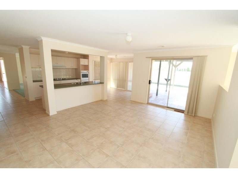 42 Lagarna  Drive, Melton VIC 3337