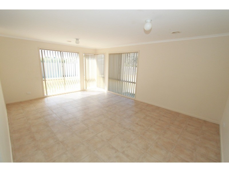 42 Lagarna  Drive, Melton VIC 3337