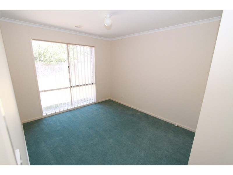 42 Lagarna  Drive, Melton VIC 3337