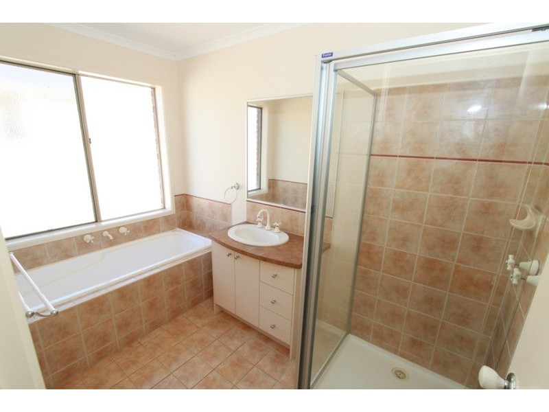 42 Lagarna  Drive, Melton VIC 3337