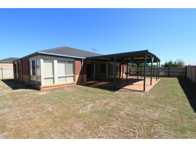 42 Lagarna  Drive, Melton VIC 3337
