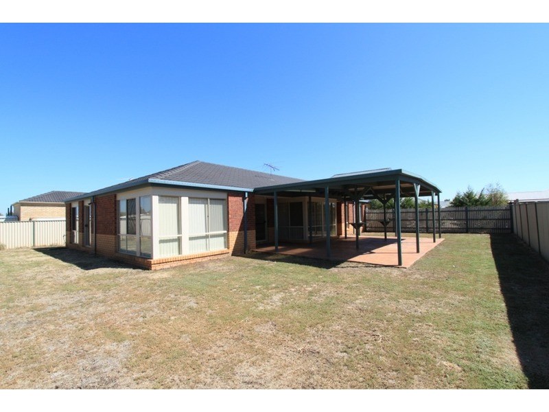 42 Lagarna  Drive, Melton VIC 3337