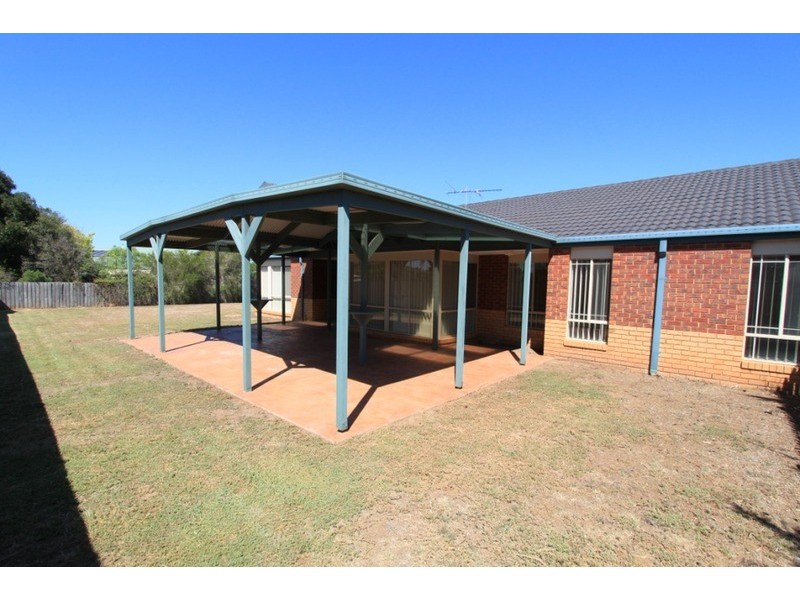 42 Lagarna  Drive, Melton VIC 3337