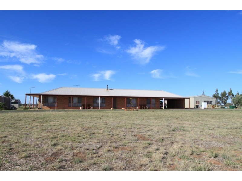 35 Finchs  Road, Melton VIC 3337