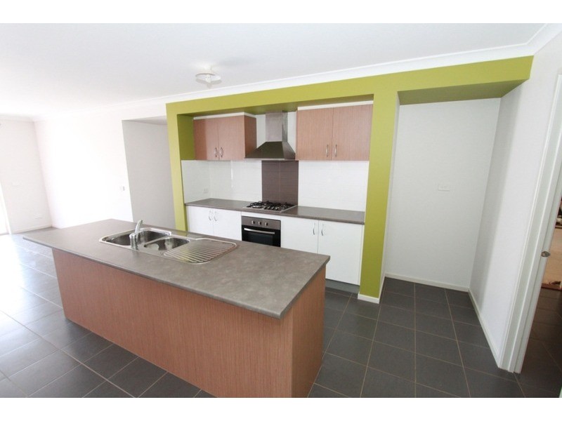 26 Arnolds Creek  Boulevard, Melton West VIC 3337