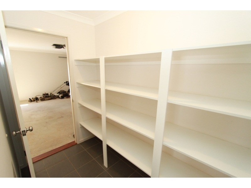 26 Arnolds Creek  Boulevard, Melton West VIC 3337