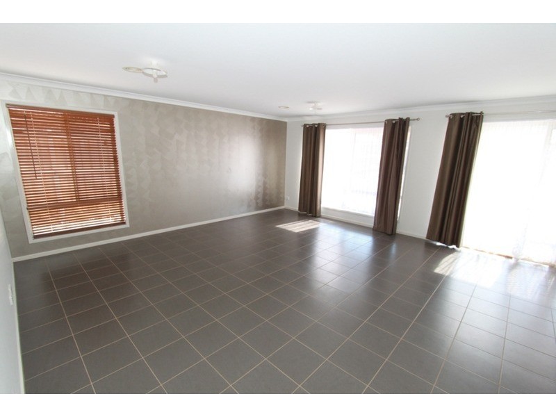 26 Arnolds Creek  Boulevard, Melton West VIC 3337