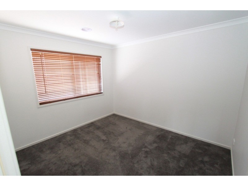 26 Arnolds Creek  Boulevard, Melton West VIC 3337