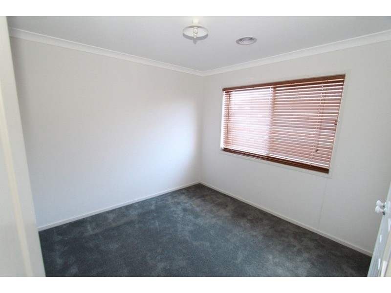 26 Arnolds Creek  Boulevard, Melton West VIC 3337