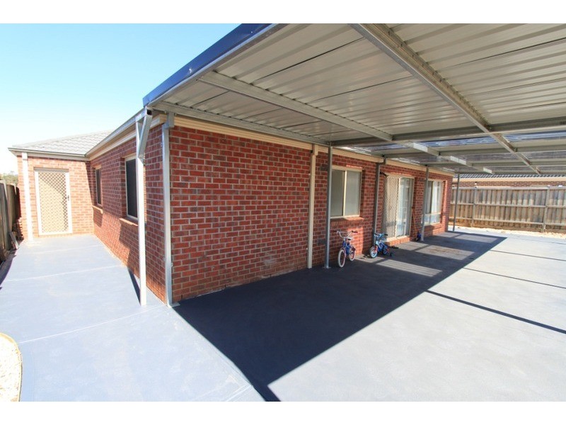 26 Arnolds Creek  Boulevard, Melton West VIC 3337