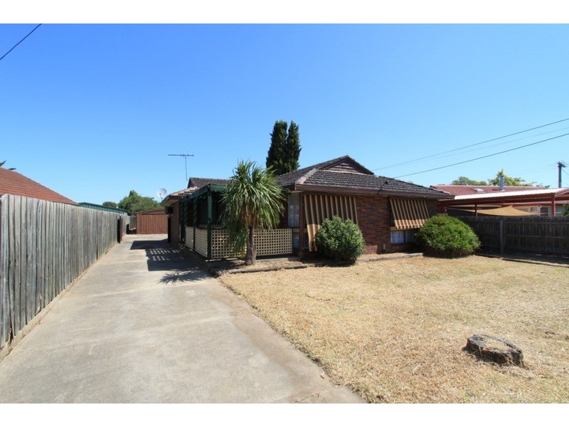 11 Leggatt  Street, Melton South VIC 3338