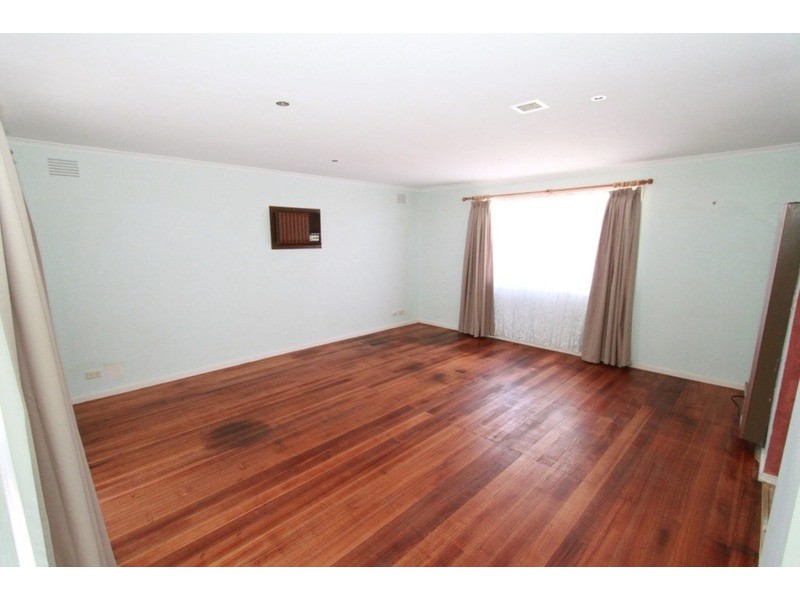 11 Leggatt  Street, Melton South VIC 3338