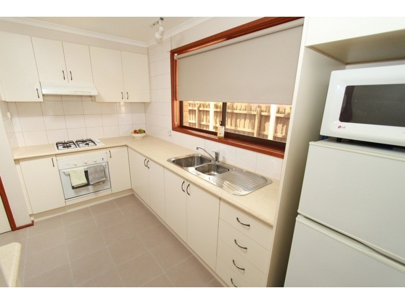 2/16 Creek Street, Melton South VIC 3338