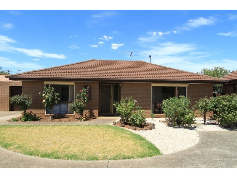 2/16 Creek Street, Melton South VIC 3338