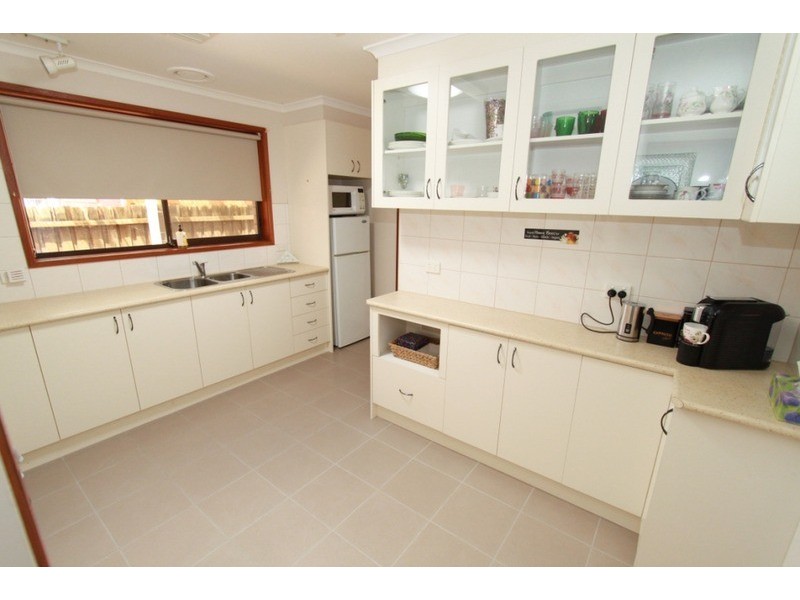 2/16 Creek Street, Melton South VIC 3338