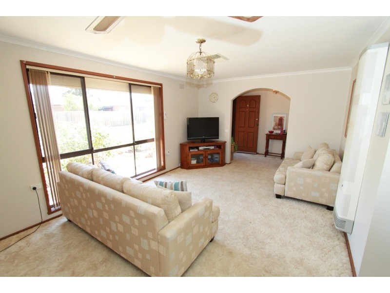 2/16 Creek Street, Melton South VIC 3338