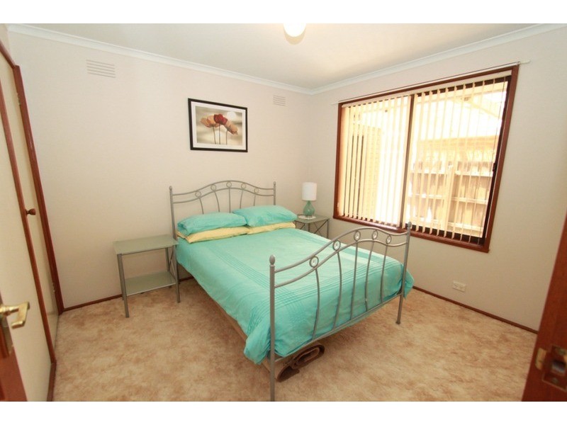 2/16 Creek Street, Melton South VIC 3338