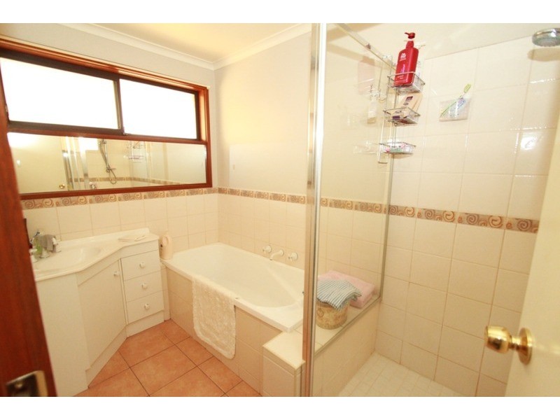 2/16 Creek Street, Melton South VIC 3338