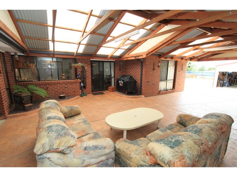 2 Bree  Court, Kurunjang VIC 3337