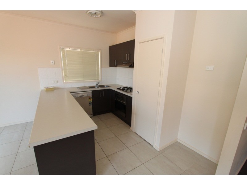 45/15 Crestmont Drive, Melton South VIC 3338