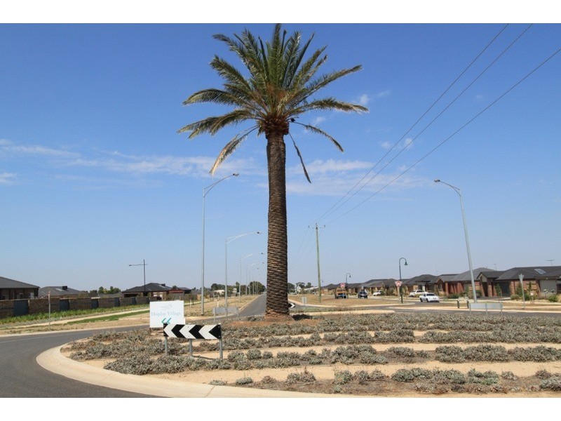 14 Kalamunda  Court, Melton West VIC 3337