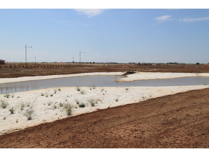 14 Kalamunda  Court, Melton West VIC 3337