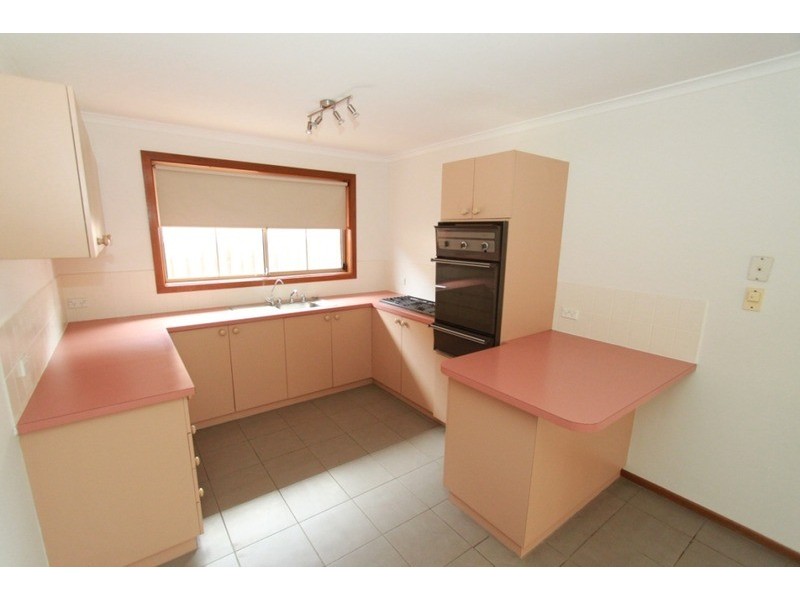 4 Oakfield Court, Melton South VIC 3338