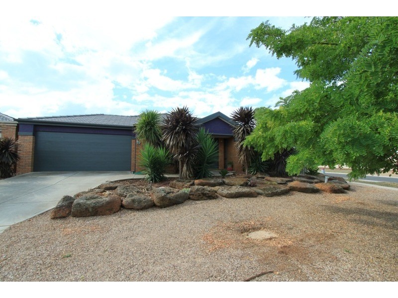 21 Paul Harris Drive, Melton West VIC 3337