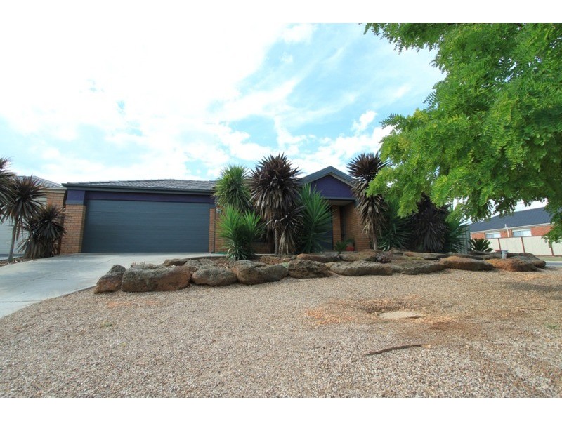 21 Paul Harris Drive, Melton West VIC 3337