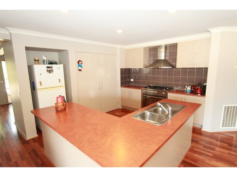 21 Paul Harris Drive, Melton West VIC 3337