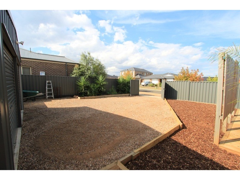 21 Paul Harris Drive, Melton West VIC 3337