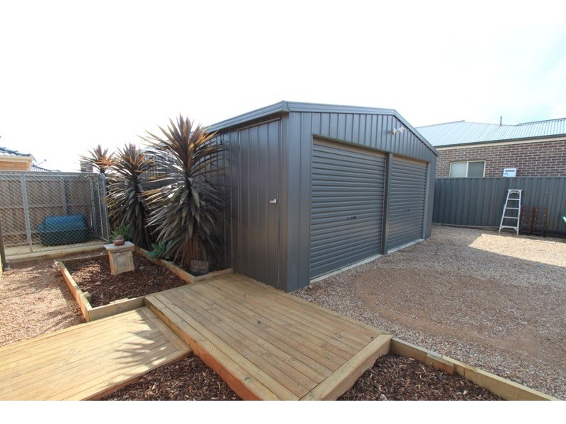 21 Paul Harris Drive, Melton West VIC 3337