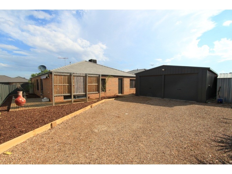 21 Paul Harris Drive, Melton West VIC 3337