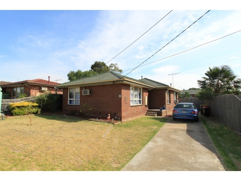 13 Fraser  Street, Melton South VIC 3338