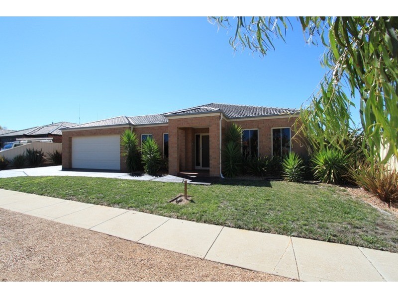 81 Featherhead  Way, Melton West VIC 3337